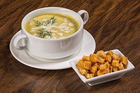 Крем-суп из брокколи с гренками - Фото
