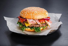 Гамбургер со свино-говяжьей котлетой - Фото
