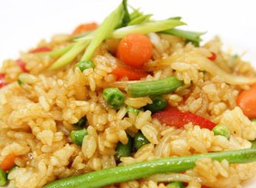 Азиатский рис с карри и овощами - Фото