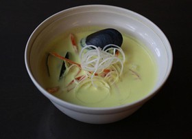 Японский сливочный суп с мидиями - Фото