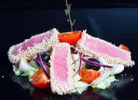 Паназиатский салат с тунцом и картофелем - Фото