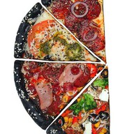 Пицца черная мясная Фото