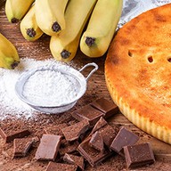Шоколадно-банановый с орешками пирог Фото