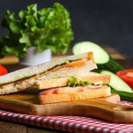 Сэндвич с красной рыбой Фото
