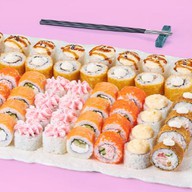 Любовь и роллы Фото