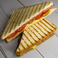 Сэндвич с сервелатом Фото