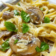 Паста с курицей и грибами Фото