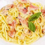 Паста с ветчиной, беконом и сыром Фото