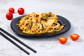 Удон с морепродуктами - Фото