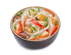 Рисовая лапша с морепродуктами - Фото