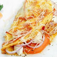 Омлет с сыром, помидорами и ветчиной Фото