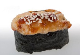 Запеченные гункан суши под соусом - Фото