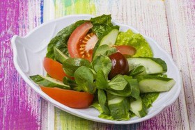 Салатик из свежих овощей - Фото