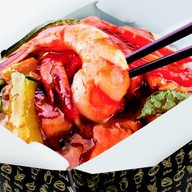 Черная яичная лапша, морепродукты Фото