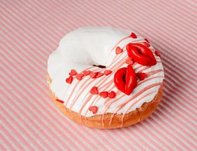 Пончик в белой глазури - Фото