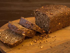 Хлеб тёмный многозерновой - Фото
