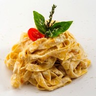 Феттучине с итальянскими сырами Фото