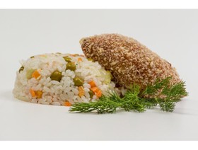 Куриная котлета с рисом и овощами - Фото