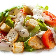 Цезарь с куриной грудкой Фото