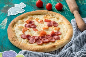 Детская пицца с сосисками - Фото