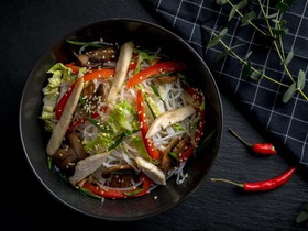 Лапша фунчоза с цыплёнком,овощами острая - Фото