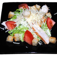 Салат Цезарь с курицей Фото