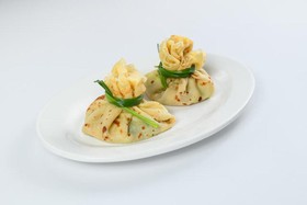 Мешочки из блинчика со шпинатом и сыром - Фото