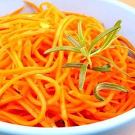 Салат из отварной моркови со сметаной Фото