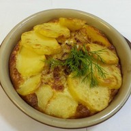 Язык, запеченный с картофелем в сливках Фото