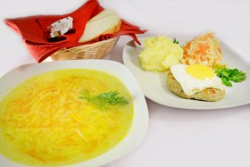 Комплексный обед с бифштексом (суп) - Фото
