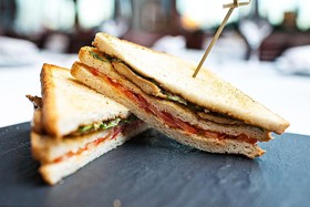 Сендвич с начинкой на выбор - Фото