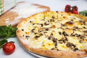 Пицца с шампиньонами - Фото