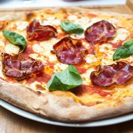 Пицца с итальянской свиной шейкой Коппа Фото