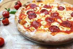 Пицца с колбасками Пепперони - Фото