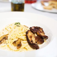 Спагетти с белыми грибами и шампиньонами Фото