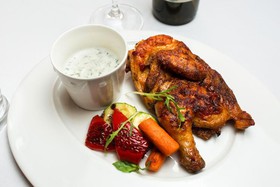 Запеченный цыпленок с овощами гриль - Фото