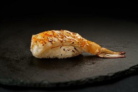 Суши опаленные с креветкой - Фото