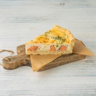 Пирог тирольский с форелью и брокколи Фото