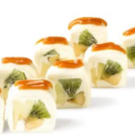 Сладкий ролл с карамельным соусом Фото