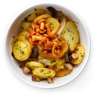 Жареный картофель с грибным ассорти Фото