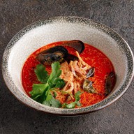 Азиатский суп с морепродуктами Фото