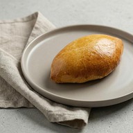 Пирожок с зеленым луком и яйцом Фото