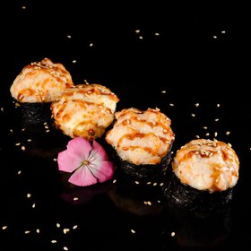 Запеченный ролл с лососем - Фото