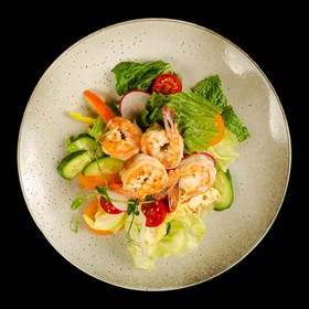 Салат с креветками и цитрусовым соусом - Фото