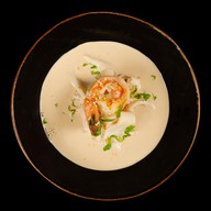 Сливочный суп с морепродуктами Фото