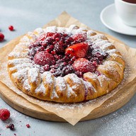 Пирог слоёный ягодный Фото