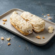 Эклер с белковым кремом Фото