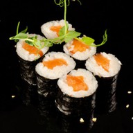 Классический ролл с лососем Фото