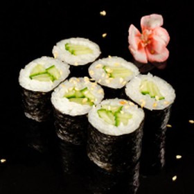 Классический ролл с огурцом - Фото