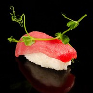 Суши с тунцом Фото